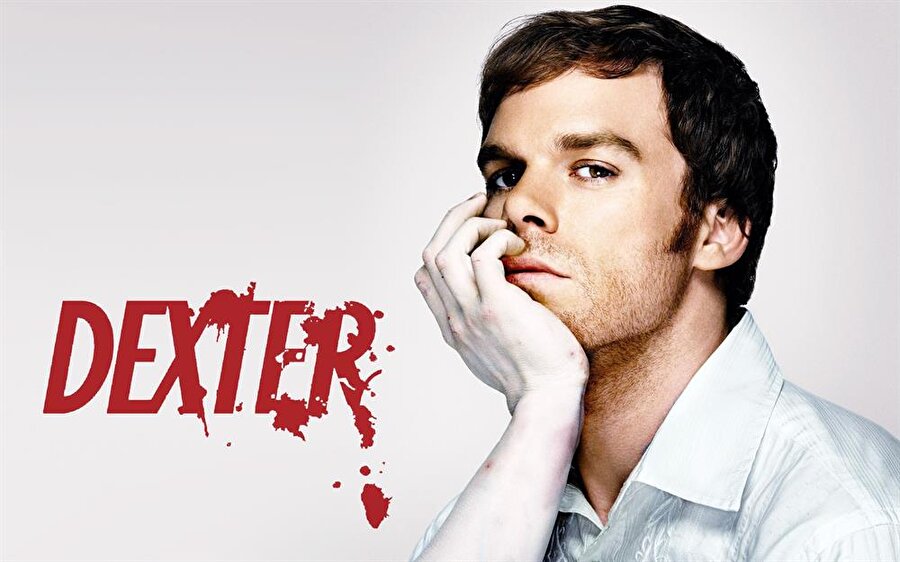 Dexter

                                    
                                    
                                    
                                    
                                    O, 'ince ruhlu' bir katil. O, Miami'de yaşanan cinayetleri araştıran bir 'kan' uzmanı. O, dünyaya adalet sağlamak için öldürüyor. O'nun adı Dexter ve düzenin adaletini kişisel bakışa göre sağlamak hayatta kalma amacı. Hem işinin ehli bir seri katil, hem de sosyal kişilikli bir adam portresi çizen Dexter Morgan, 2006 yılından bu yana kendi ahlak anlayışına göre kötüleri yer yüzünden silmeye devam ediyor. Yayınlandığı yıldan itibaren onlarca televizyon ödülüne aday gösterilen, Emmy ve Altın Küre ödüllü Dexter, televizyon tarihinin de en sıra dışı karakterlerinden birini ekranlara taşıyor...
                                
                                
                                
                                
                                