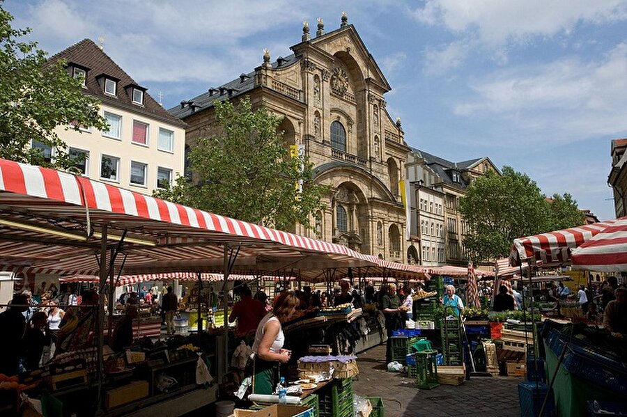Şehrin merkezinde Grüner Meydanında kurulan pazarı çok meşhur.

                                    
                                    
                                    
                                
                                
                                