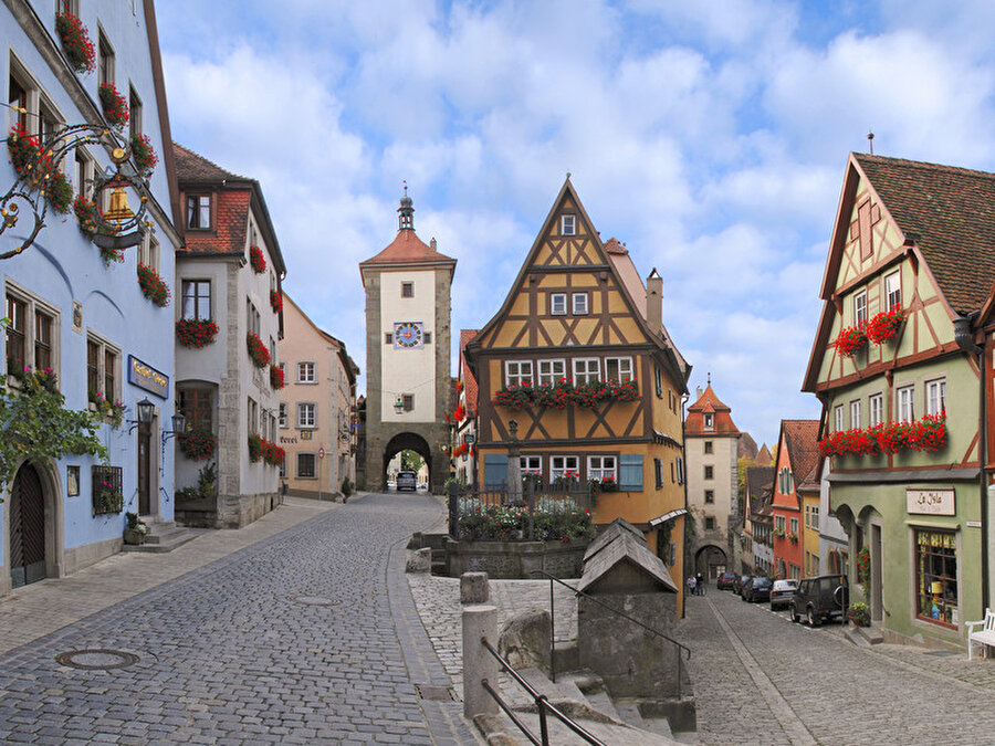Bamberg'i ziyaret edip bu ufak Bavyera şehrini yakından tanımanızı tavsiye ederiz.

                                    
                                    
                                    
                                
                                
                                