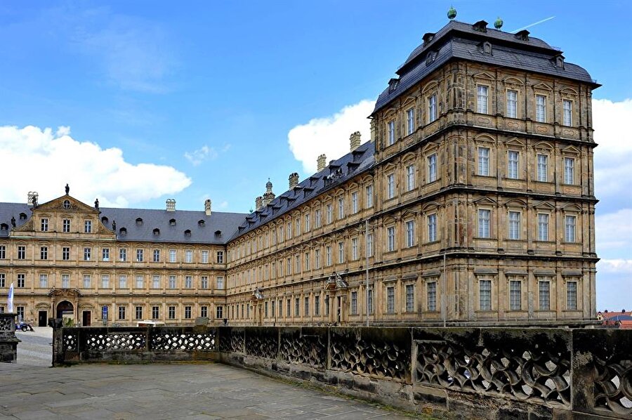 Bamberg Üniversitesi, şehri tam anlamıyla şehir yapıyor. Şehirde yaklaşık 20 bin kadar öğrenci var.

                                    
                                    
                                    
                                
                                
                                