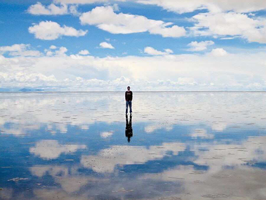 Salar de Uyuni,10.582 km karelik tuz zeminiyle dünyanın en büyük tuz gölü.
