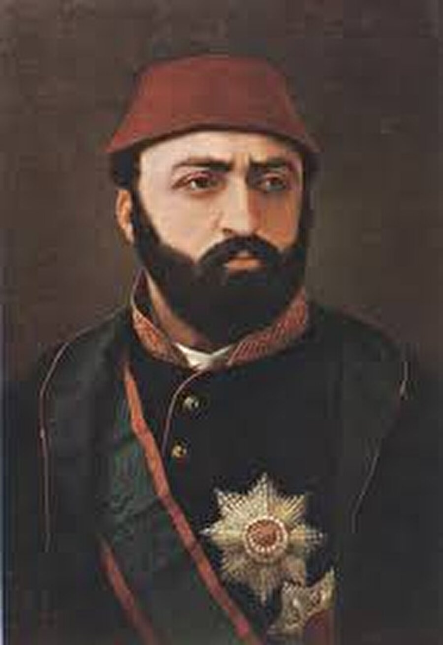 Abdülaziz

                                    
                                    Sultan Abdülaziz, tahttan indirildikten birkaç gün sonra odasında bilekleri kesilmiş bir halde ölü bulundu.
                                
                                