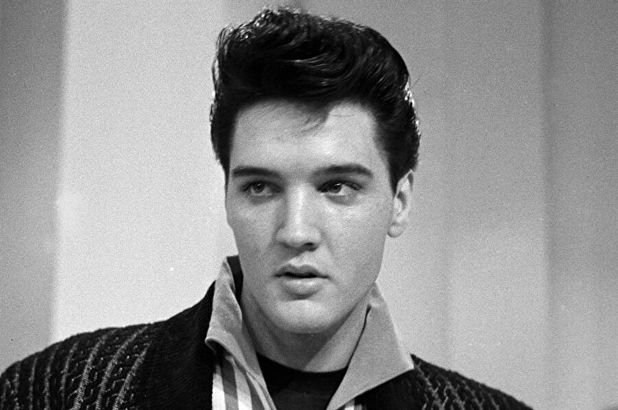 Bisiklet isteyen küçük Elvis'in anne ve babası daha ucuz olduğu için oğullarına bisiklet yerine 13 dolara gitar aldı. Aslında tam olarak serüven de burada başlamıştı.
