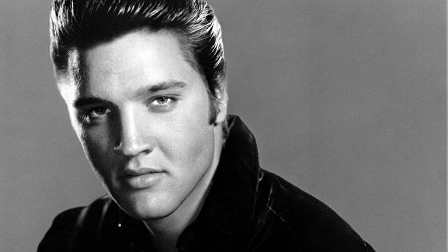 Elvis, 8 Ocak 1935'de Mississippi'de iki odalı bir evde doğdu. Elvis'in ikizi ölü olarak dünyaya gelmişti.

                                    
                                    
                                    
                                    
                                    
                                
                                
                                
                                
                                