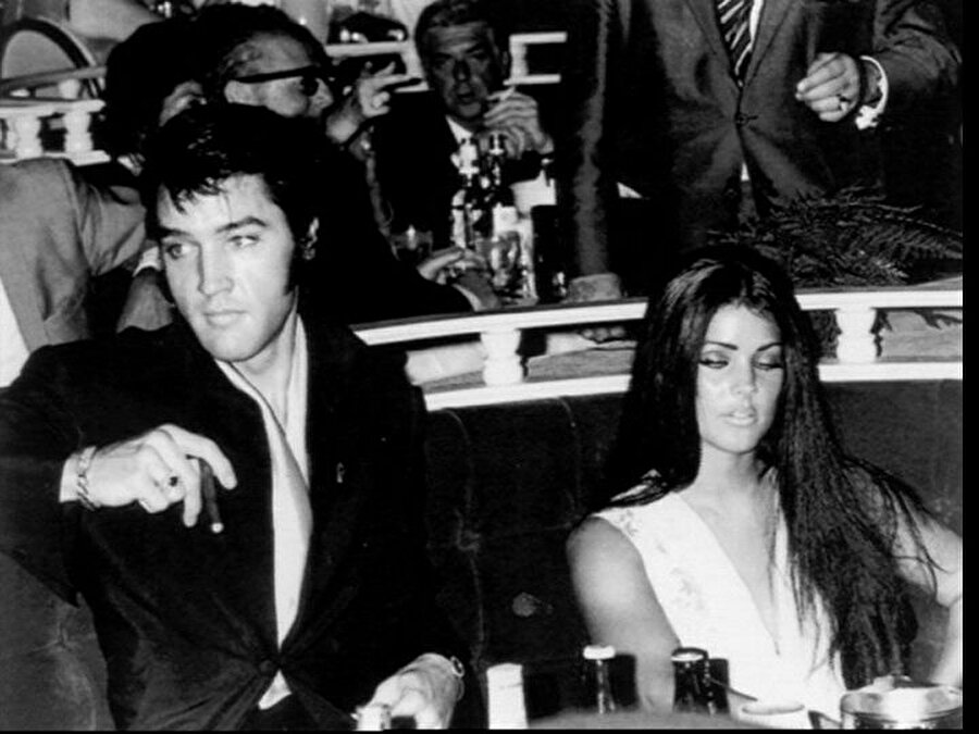 Elvis'in hayatı boyunca tek isteği sevgiydi. Milyonlarca hayranı olan Elvis, bir kişiyi istiyordu. Almanya'da Priscilla Ann Wagner ile tanıştı. O zaman 14 yaşında olan Priscilla, Amerika'ya Elvis'in yanına taşındı. 

                                    
                                    
                                
                                