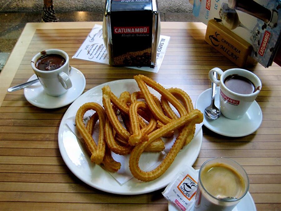 İspanya

                                    
                                    
                                    
                                    İspanya'da sütlü Kahve "cafe con leche" ya da cortido eşliğinde hamur işleri yer alıyor.
                                
                                
                                
                                