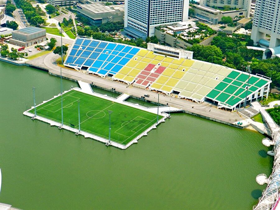 Maria Stadyumu

                                    
                                    Singapur'da yer alan Maria Stadyumu'nda saha denizin üzerinde bulunuyor. Mimarisiyle turistlerin uğrak yeri olan stat futbol maçlarının yanı sıra ulusal etkinliklerde geçiş törenlerine de ev sahipliği yapıyor. 
                                
                                
