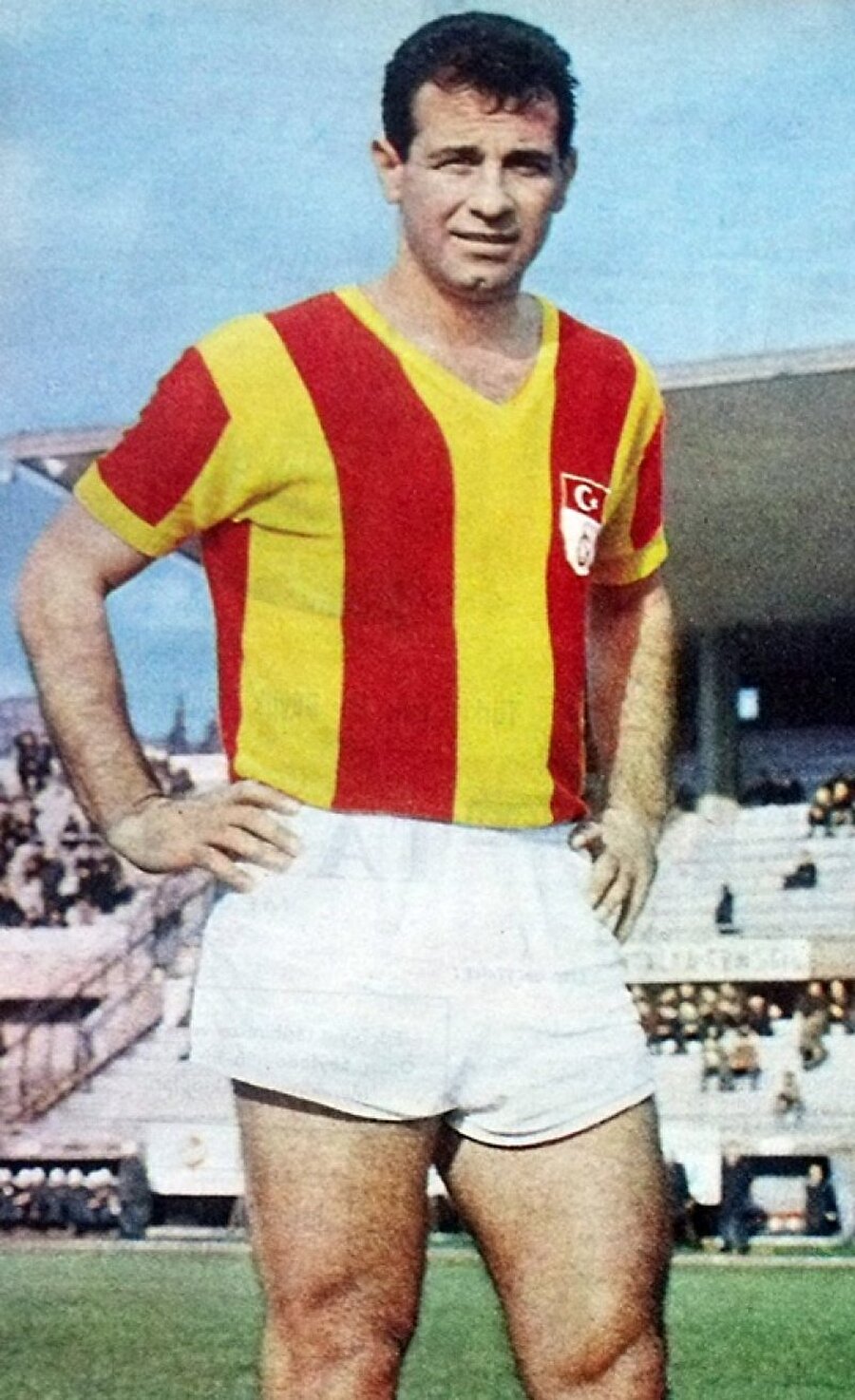 Galatasaray - Metin Oktay

                                    Galatasaray tarihinin en önemli isimlerinden olan Metin Oktay, iki ayrı dönemde sarı-kırmızılı formayı giydi. 1955-1961 yılları arasında 144 maçta 157 gol atan Oktay, 1962-1969 arasında ise çıktığı 180 maçta 137 kez fileleri sarstı. Ayrıca Metin Oktay, 10 Haziran 1959'da Fenerbahçe ile Galatasaray arasında oynanan Türkiye Ligi final maçında attığı golle, sarı-lacivertli fileleri yırtmıştı.
                                