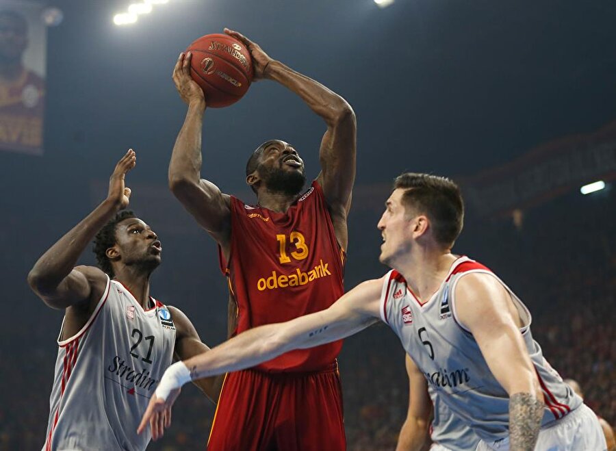 Maçın adamı Lasme
Galatasaray Odeabank'ın başarılı oyuncusu Stephane Lasme maçın en değerli oyuncusu (MVP) oldu. Gabonlu basketbolcu şampiyonluğun geldiği Strasbourg maçında 16 sayı ile takımına katkı sağladı.