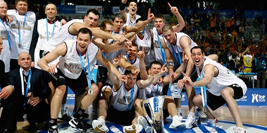 Kupa 4 kez Rusya’ya gitti
Şimdiye kadar 14 takımın kazandığı Eurocup'ta şampiyonluk yaşayan ekipler şöyle: 2002-2003 Valencia Basket (İspanya), 2003-2004 Hapoel Jerusalem (İsrail), 2004-2005 Lietuvos Rytas Vilnius (Litvanya), 2005-2006 Dinamo Moskova (Rusya), 2006-2007 Real Madrid (İspanya), 2007-2008 DKV Joventut (İspanya), 2008-2009 Lietuvos Rytas Vilnius (Litvanya), 2009-2010 Valencia Basket (İspanya), 2010-2011 UNICS Kazan (Rusya), 2011-2012 Khimki Moscow Region (Rusya), 2012-2013 Lokomotiv Kuban (Rusya), 2013-2014 Valencia Basket (İspanya), 2014-2015 Khimki BK (Rusya), 2015-2016 Galatasaray Odeabank.