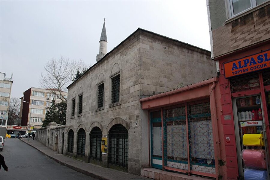 Odabaşı Camii

                                    
                                    Has Odabaşı Behruz Ağa Cami, İstanbul Fatih'teki Odabaşı semtindedir. Behruz Ağa tarafından 1562 yılında yaptırılmıştır. Tek minareli ve ahşap olan caminin sıbyan mektebi, çeşmesi ve hamamı günümüze ulaşmamıştır.
                                
                                