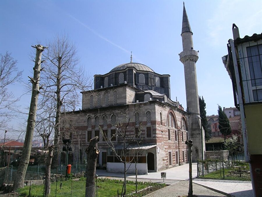 Kazasker İvaz Efendi Camii 

                                    
                                    
                                     

 İstanbul Eğrikapı'da bulunan Kazasker İvaz Efendi Camii, 1585 tarihinde inşa edilmeye başlamıştır. Caminin klasik giriş kapısı yoktur. Camiye sağlı sollu iki kapıdan giriş yapılmaktadır. 

                                
                                
                                