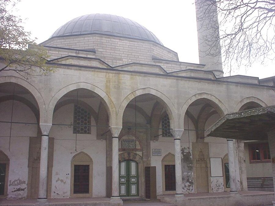 Drağman Yunus Camii 

                                    
                                    
                                    Draman Yunus Camii ya da Tercüman Yunus Camii İstanbul'da Fatih ilçesindedir. Külliyeden günümüze yalnızca cami kalmıştır.
                                
                                
                                