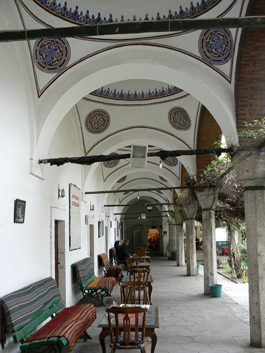 Zal Mahmud Paşa Camii

                                    
                                    
                                    

 Eyüp'te bulunan camiyi, Kanuni Sultan Süleyman'ın veziri Zal Mahmud Paşa, Mimar Sinan'a yaptırmıştır. İnşasına 1577'de başlanan külliye bir cami, medrese, türbe ve çeşmeden oluşmaktadır. 

                                
                                
                                