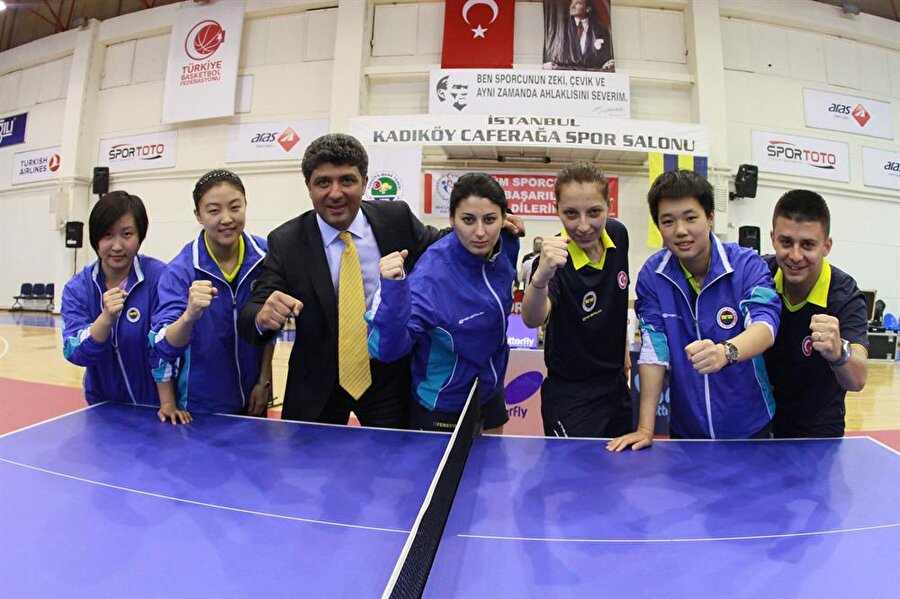 Yalnızca futbol değil
Fenerbahçe futbolun yanı sıra basketbol, voleybol, yüzme, yelken, masa tenisi, atletizm ve boks branşlarında da birçok başarıya imza atmıştır.