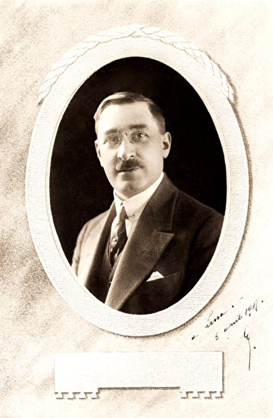 Birinci Ulusal Mimarlık Akımı’nın temsilcisi
Giulio Mongeri, 1873 yılında İstanbul'da dünyaya geldi. İstanbul doğumlu İtalyan kökenli Mongeri, Birinci Ulusal Mimarlık Akımı'nın önemli temsilcilerindendir.