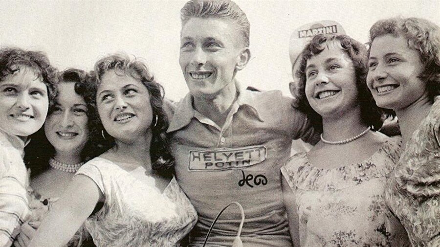 Olimpiyatta bronz kazandı

                                    
                                    
                                    
                                    
                                    Anquetil, 1952 Helsinki Olimpiyatları'nda 100 km zamana karşı yarışında üçüncü oldu ve bronz madalya kazandı. 
                                
                                
                                
                                
                                