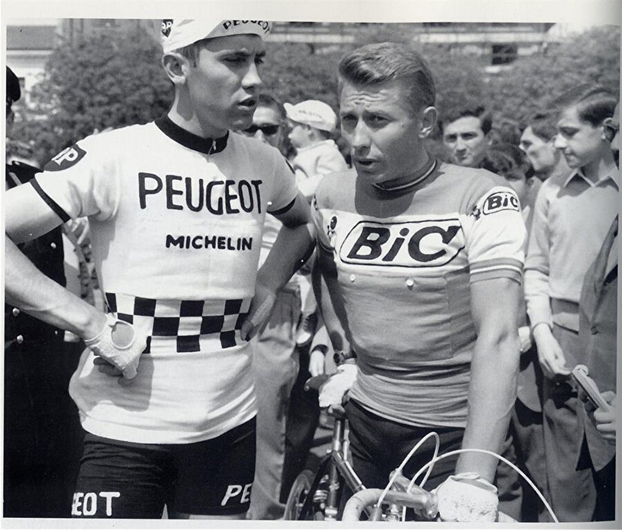 İtalya Turu’na katıldı

                                    
                                    
                                    
                                    
                                    1959 yılında Giro d'Italia yani İtalya Bisiklet Turu'nda ikinci oldu.
                                
                                
                                
                                
                                