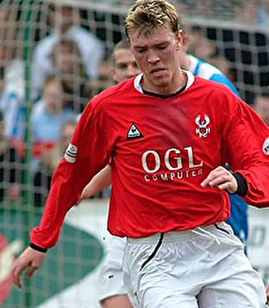 Matt Gadsby

                                    
                                    
                                    
                                    İngiltere Bölgesel Ligi ekiplerinden Hinckley United forması giyen Matt Gadsby, 2006'da 27 yaşında maç sırasında vefat etti.
                                
                                
                                
                                