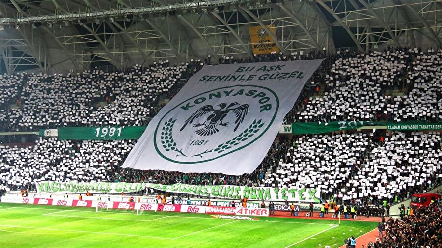 Konyaspor
Konyaspor'un logosu, Anadolu Selçuklu Devleti'nin izlerini taşır. Logoda bulunan çift başlı kartal, Anadolu Selçuklu Devleti'nin sembolüdür. Ayrıca buğday sembolü de şehir için tarımın çok önemli olduğunu simgeler.