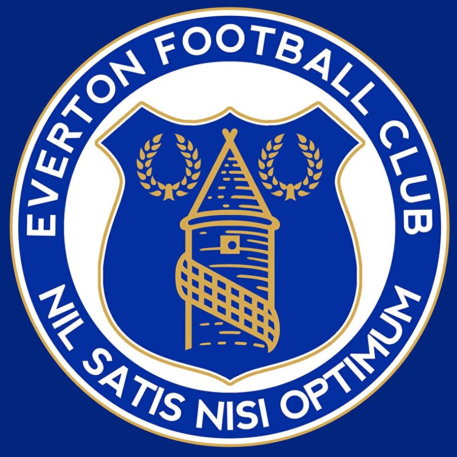 Everton
Kulüp 1878 yılında Liverpool şehrinde 'St.Domingo Football Club' adıyla kuruldu. 1 yıl sonra ise kulüp 'Everton Football Club' adını aldı. Logoda 'Prince Rupert's Tower' adlı kule bulunuyor. Kulenin etrafında bulunan çelenkler ise takımın elde ettiği zaferleri simgeliyor. Armadaki 18 ve 78 rakamları kulübün kuruluş tarihini yansıtıyor. Logonun altında ise Latince olarak yazan "Nil Satis Nisi Optimum" yani "Sadece en iyi olan yeterince iyidir" anlamına gelen bir ibare bulunuyor. 