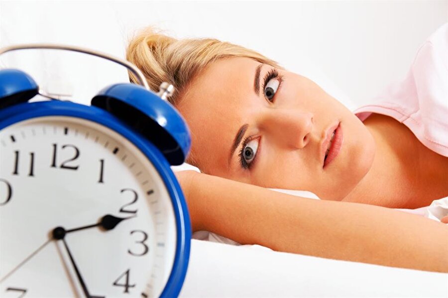 Uyku düzeninize mutlaka dikkat edin.
Bir yetişkinin uyku ihtiyacı, 7 ile 9 saat arasında değişiyor. Uyandığınızda kendinizi dinç hissediyorsanız, doğru yoldasınız.