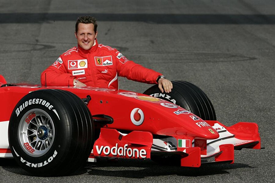 6 yaşında gelen şampiyonluk

                                    Schumacher 6 yaşındayken, babasının yaptığı gokartıyla şampiyon oldu. İlk lisansını ise 12 yaşında Lüksemburg'dan aldı.
                                