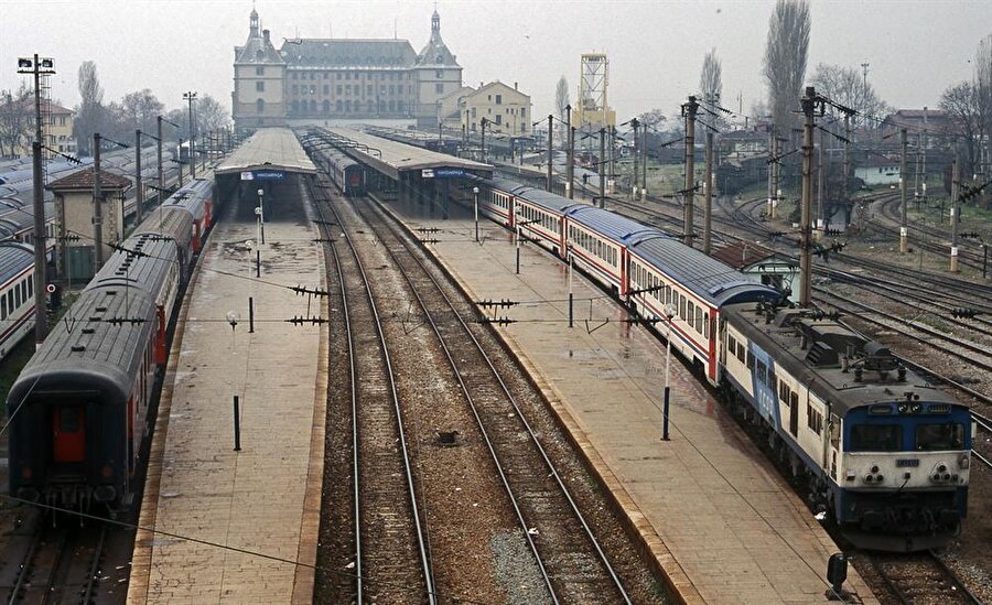 1 Şubat 2012’den beri hizmet vermiyor
Tarihi demiryolu Ankara-İstanbul Hızlı Tren çalışmaları nedeniyle 1 Şubat 2012'de hizmete kapatıldı.