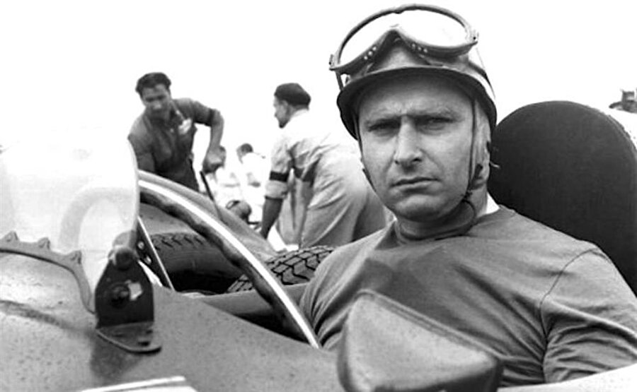 Büyük usta Fangio
10 yıl gibi bir süre Formula 1'i domine eden Fangio'na “Büyük usta” olarak anılır. Arjantinli, Michael Schumacher ile birlikte tarihin en başarılı Formula 1 pilotu olarak gösterilir.