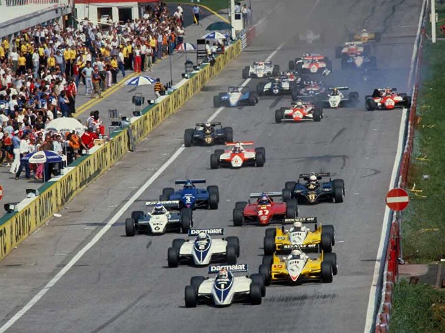 Yayın hakları paylaştırıldı
1981 yılında ise Concorde Anlaşması imzalandı. Formula 1 takımları anlaşma gereği, iflas etmedikleri sürece her yıl şampiyonaya girmek zorundadır. Ayrıca takımlara, televizyon yayın haklarının da pay edileceği anlaşmada yer aldı. 