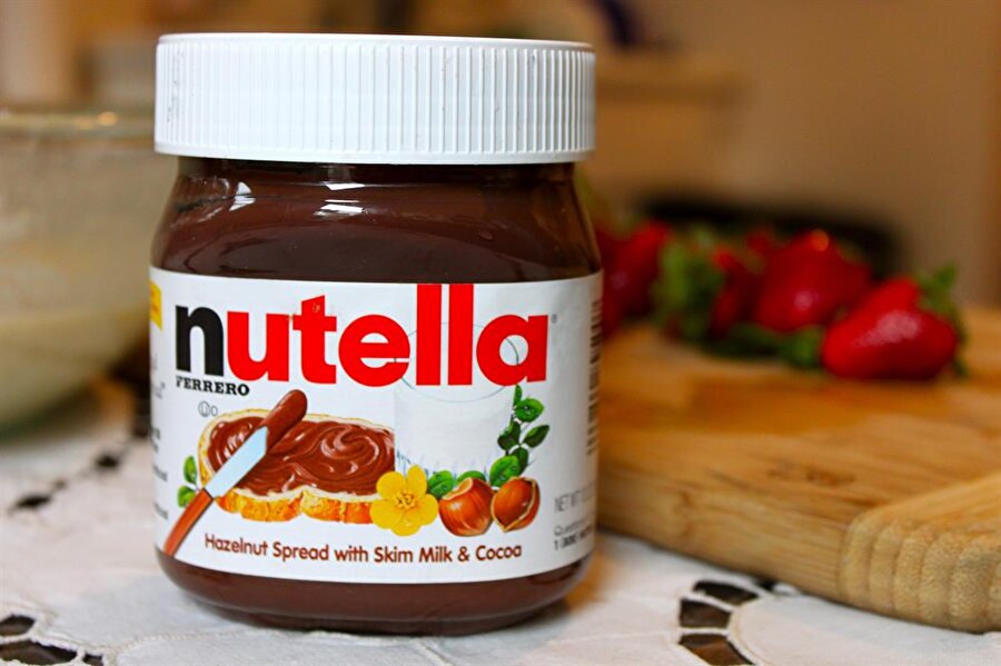 
                                    
                                    Dünyada 75 ülkede satılan ve oldukça hızlı tüketilen Nutellanın bir de özel günü var. 5 Şubat Dünya Nutella Günü olarak kutlanıyor.
                                
                                