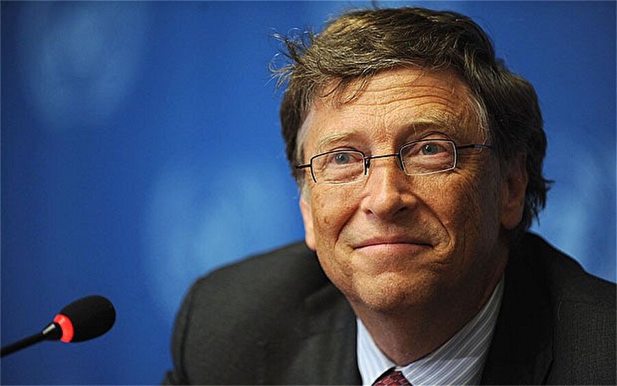 Bill Gates

                                    
                                    
                                    Listenin birinci sırasında uzun yıllar dünyanın en zengini olan Microsoft'un kurucusu Bill Gates bulunuyor. Bilişim sektörünün her zaman kazandırdığını gösteren Bill Gates'in kişisel serveti 79.2 milyar dolar civarında. Dünyanın en zenginlerinin servetleri hakkında rakamlar dışında düşünceniz olması açısından Bill Gates iyi bir örneklem olabilir. Bill Gates'in şu anki servetiyle bütün parasını 1 dolarlık banknotlara çevirse dünyadan aya kadar 14 kez gidilip gelinebilecek bir yol yapılabilir. Ayrıca Bill Gates ABD'nin dış borcu olan şu anki 5.62 trilyon doları ödemeyi üstlense 10 yılda bu hesabı tamamen kapatabilir. 
                                
                                
                                