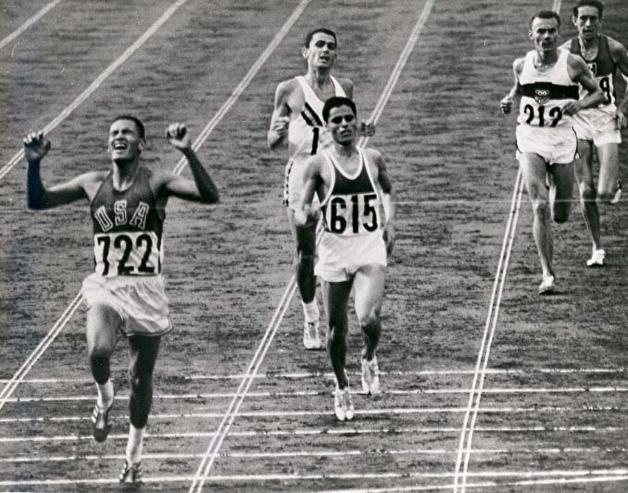 Japonya üçüncü oldu

                                    
                                    
                                    Olimpiyat Oyunları 10-24 Ekim 1964 tarihleri arasında Japonya'nın başkenti Tokyo'da yapıldı. ABD; 36 altın, 26 gümüş ve 28 bronz madalya ile 1. oldu. SSCB ikinci olurken, ev sahibi Japonya 29 madalya ile üçüncü oldu.
                                
                                
                                