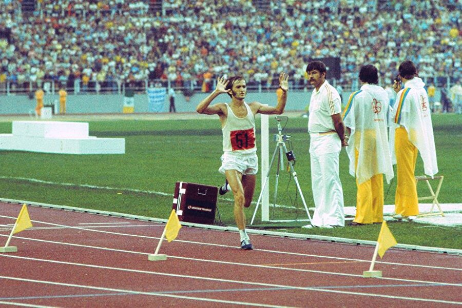 1976 Kanada

                                    
                                    
                                    1976 Yaz Olimpiyatları Kanada'nın Quebec eyaletine bağlı Montreal şehrinde düzenlendi. SSCB'nin 125 madalya ile zirveye yerleştiği oyunlarda Doğu Almanya 90 madalya ile ikinci oldu. ABD ise üçüncülüğü elde etti.
                                
                                
                                