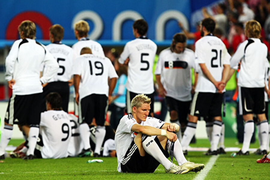 2008
EURO 2008'e Avusturya ile İsviçre ortaklaşa ev sahipliği yaptı. 7-29 Haziran 2008'de düzenlenen şampiyonanın final maçında İspanya ile Almanya karşı karşıya geldi. İspanya Torres'in attığı golle şampiyon olurken, Almanya büyük bir üzüntü yaşadı.