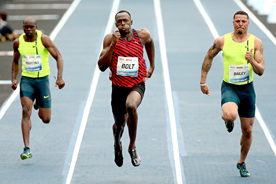 Bir dünya rekoru daha!

                                    
                                    
                                    
                                    2015'te ise Dünya Bayrak Yarışları'nda Bolt kendi serisinde 8.65 koşarak 4x100'de bireysel olarak dünya rekoru kırdı.
                                
                                
                                
                                