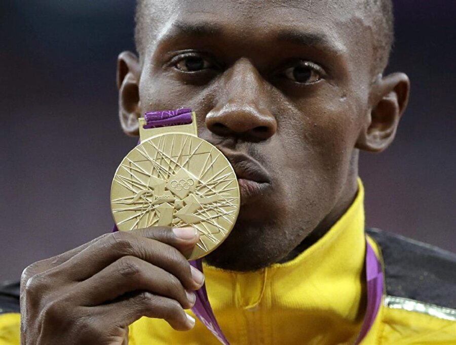2012 Londra’da 3 madalya

                                    
                                    
                                    
                                    2012 Londra Olimpiyatları'nda 100 metre, 200 metre ve 4x100'de 3 altın madalya kazandı. 
                                
                                
                                
                                