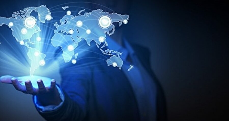 İnternet (1989)
1969'da çeşitli bilgisayar ve askeri araştırma projelerini desteklemek için ABD Savunma Bakanlığı ARPANET adında paket anahtarlamalı bir ağ tasarlamaya başladı.
1980'lerde akıtılan milyarlarca dolar sayesinde temeli oluşmuştu. 1990'larda uluslararası ağın yaygınlaşması vasıtasıyla internet, hayatımıza girdi.
Internet'e çeşitli şekillerde, başlangıcından 1994 yılı sonuna kadar 110 ülke, 10,000 bilgisayar ağı, 3,000,000'dan fazla bilgisayar ve 25 milyonu aşkın kullanıcı bağlandı.
İlk zamanlarında bağlantı için bir telefon hattına ihtiyaç duyulan internette bağlantı kalitesi ile ilgili büyük sorunlar yaşanmaktaydı. Ancak gelişen teknoloji ile fiber optik kablolar, uyduların faal şekilde devreye girmesi ile bağlantı ve hız sorunu giderilmiştir. Günümüzde gelişen mobil şebekelerinde katkısıyla cep telefonlarından istenilen her an, her yerde internete girmek mümkündür.
Türkiye'de 12 Nisan 1993'de 64 Kbps kapasiteli kiralık hat ile, ODTÜ Bilgi İşlem Daire Başkanlığı sistem salonundaki yönlendiriciler kullanılarak, ABD'de NSFNet (National Science Foundation Network)'e TCP/IP protokolu üzerinden ilk internet bağlantısı gerçekleştirildi.