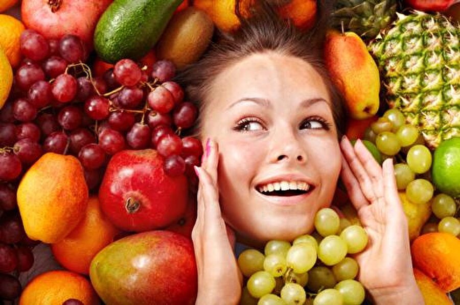 Sağlıklı bir cildin ilk adımı besinler...
Sağlıklı bir cilt için aldığınız besinler, vitaminler ve kullandığınız kozmetik ürünlerin önemi oldukça büyük.