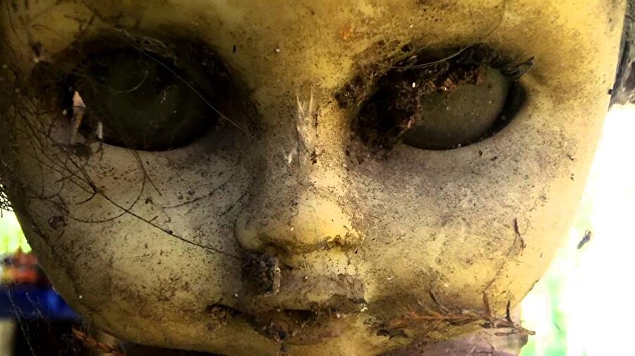 Bir gece burada kalan Anastasio gece ada'da bebek seslerini duyduğunu iddia ediyor ve ertesi sabah buradan uzaklaşıyor.