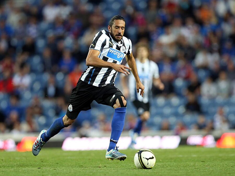 Jonas Gutierrez
Arjantinli Jonas Gutierrez, 2014 yılında Newcastle United'da forma giydiği dönemde kanser olduğunu öğrendi. Tedavisine ülkesinde devam eden ve 50 gün kemoterapi gören Gutierrez, 2 ay sonra sahalara döndü. Başarılı futbolcu, 14 Ocak 2015'te Newcastle U-21 takımıyla maça çıktı ve gol atarak müthiş bir geri dönüşe imza attı. 2015-2016 sezonu başında İspanya'nın Deportivo ekibine transfer olan Gutierrez, ligi 16 maç 1 asistle tamamladı.