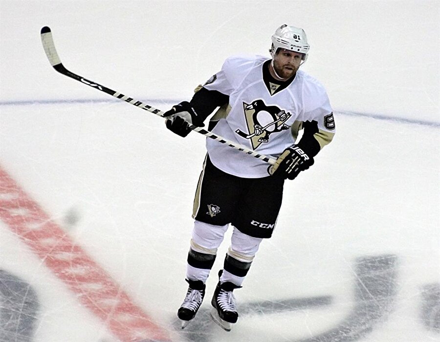 Phil Kessel
Amerikan profesyonel buz hokeyi sporcusu Phil Kessel, 16 Aralık 2006'da kanser olduğunu öğrendi. Bir yıllık tedavinin ardından formasına kavuşan Kessel, 2014 Soçi Kış Olimpiyatları'nda sergilediği performansla alkış topladı.