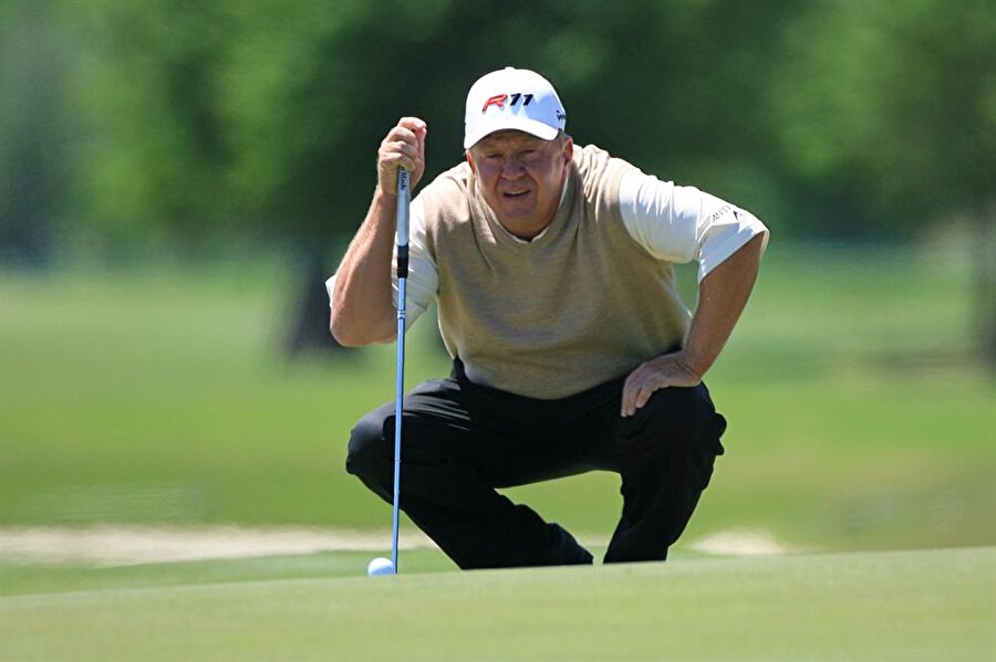 Billy Mayfair
Amerikalı golfçü Billy Mayfair'e testis kanseri teşhisi 2006'da konuldu. Üç ameliyat geçiren Mayfair, bir yıl içinde sağlığına kavuştu.