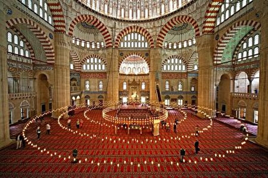 Sırlarla dolu 

                                    Mimar Sinan'ın 'Ustalık eserim' dediği Selimiye Camii, içerisinde birçok sırrı barındırıyor.
                                