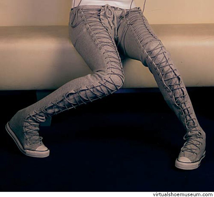 Hem pantolon hem ayakkabı
Daryl van Wouw'un tasarladığı ürün henüz müşterilerle buluşmadı. Wouw, yeterli talep gelmesi durumunda sınırlı sayıda söz konusu ayakkabı-pantolondan üretecek.