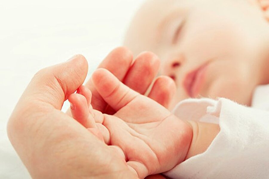Parmak izi ilk 3 ayda oluşur.

                                    Minik ellerindeki parmak izleri ilk 3 ayda belirli hale gelir.
                                