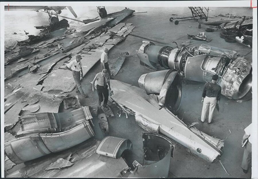 Kanada Havayolları, 621 No'lu uçuş
5 Temmuz 1970'de Toronto'ya inmek isterken pistten yaklaşık 60 fit yükseklikte uçağın hava deflektörlerinin açılmasıyla 4. motor devreden çıktı. Uçağın kanadı alev aldı, kaptan pilot devam etmeye çalışınca 3. motor da devreden çıktı ve uçak yere çakıldı. Uçakta bulunan 109 kişi hayatını kaybetti.
