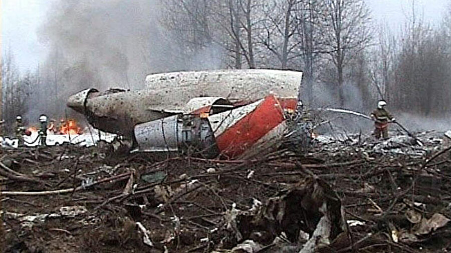 Tupolev 154 - Polonya devletinin zirvesi öldü
10 Nisan 2010'da Polonya Devlet Başkanı Lech Kaczynski ve diğer ülke görevlilerini taşıyan bulunduğu Tupolev 154 tipi uçak Rusya'nın batısındaki Smolensk yakınlarında ormana düştü. Kazada Devlet Başkanı dahil 96 kişi öldü. Kurtulan olmadı. 

 Uçağın düşüş sebebininin kötü hava şartları ve pilot hatası olabileceği belirtilmiş olup araştırmalar sürmektedir.
