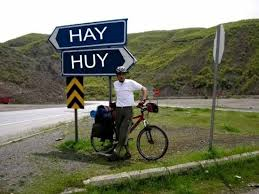 Haydan gelen huya gider.
Hayy'dan gelen Hu'ya gider. (Hayy ve Hu: Allah'ın isimleri)