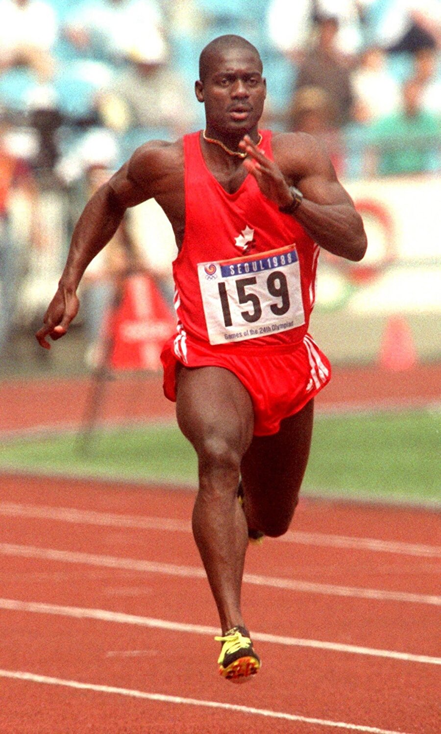Ben Johnson

                                    
                                    
                                    Olimpiyat Oyunları'nın en büyük doping skandalı olarak gösterilen olaya Ben Johnson'un adı karıştı. Atlet, 1988 Seul Olimpiyatları'nda 100 metrede altın madalya kazandı. Bu başarıdan kısa bir süre sonra doping testine giren Johnson'da yasaklı madde tespit edildi. Açılan mahkemede ise Johnson, 10 yıldır düzenli olarak doping kullandığını itiraf etti. Atletin, daha önce kazandığı madalyalar da elinden alındı.
                                
                                
                                